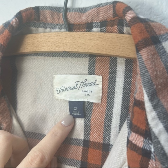 Universal Thread Flannel Shirt Size XS Beige Plaid Button Front Long Sleeve Cozy - Picture 5 of 6